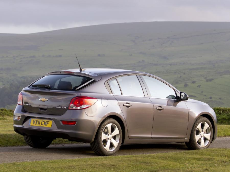  Chevrolet Cruze Hatchback 2011 года  (UK) (фото 12 из 43)